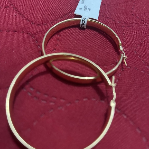 Gold Earrings - Picture 4 of 6